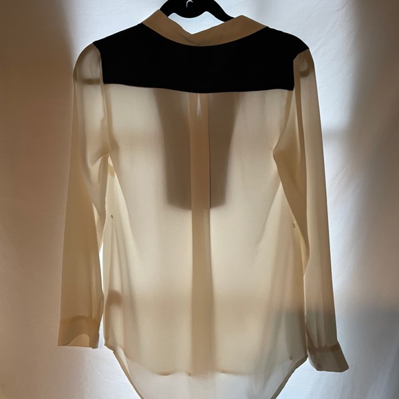 Button up top - Picture 3 of 5